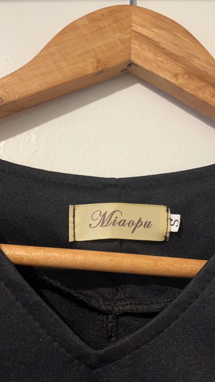 Élégante petite robe noire S style officier - photo numéro 2
