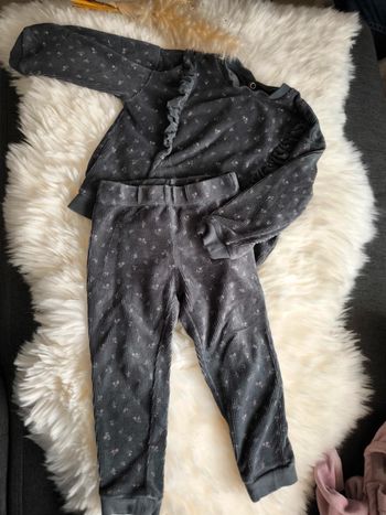 🩶 Joli pyjama en velours 2 pièces Kiabi en 24 mois 🩶