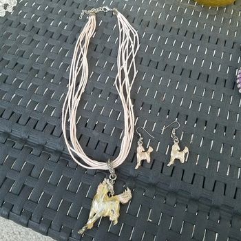 collier pendentif cheval + boucles d'oreilles