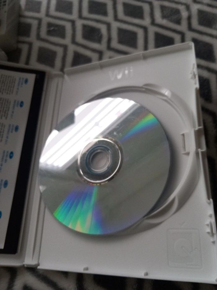 Wii blanche retroconpatible avec 3 jeux et câblage et volant - photo numéro 13