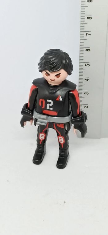 Homme chasseur braconnier de dinosaure playmobil