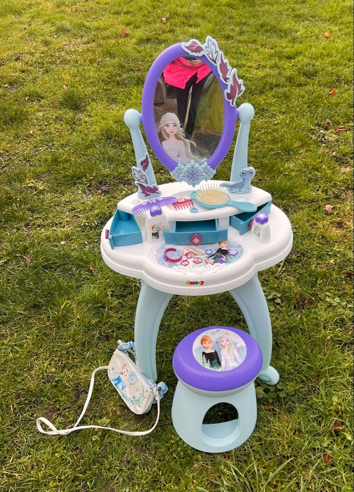 Coiffeuse Reine des Neige 15€