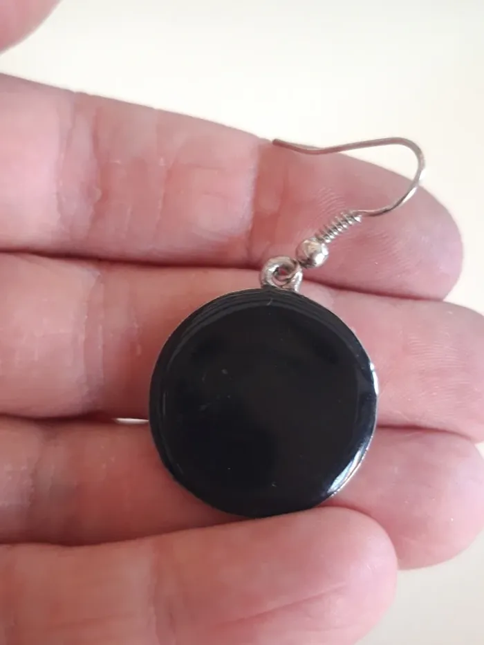 Jolies boucles d'oreilles pendantes noires et argentées - photo numéro 3