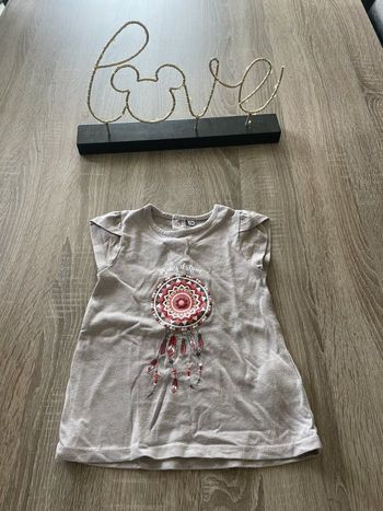 Très jolie tee shirt attrape rêve taille 12 mois