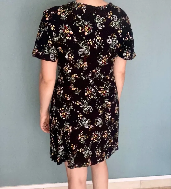 Robe Noire Fleurie Manches Courtes 42 - photo numéro 3
