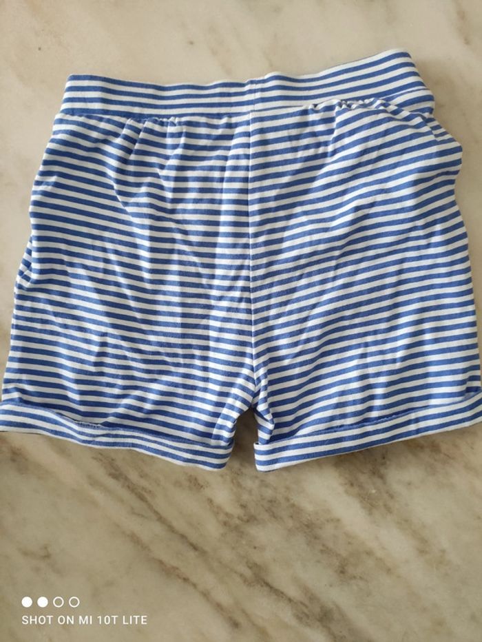 Short blanc rayé bleu C&A - photo numéro 2