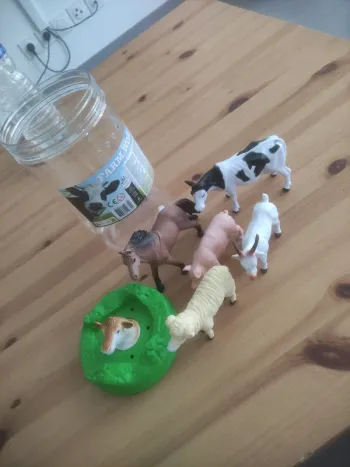 Lot de 5 figurines animaux de la ferme en très bon état