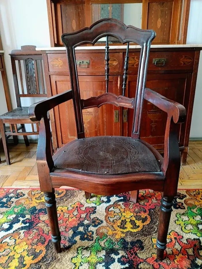 Cadeirão antigo em madeira maciça para recuperar - photo numéro 4