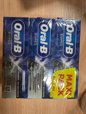 Lot X3 dentifrices Oral B 3D white charbon 