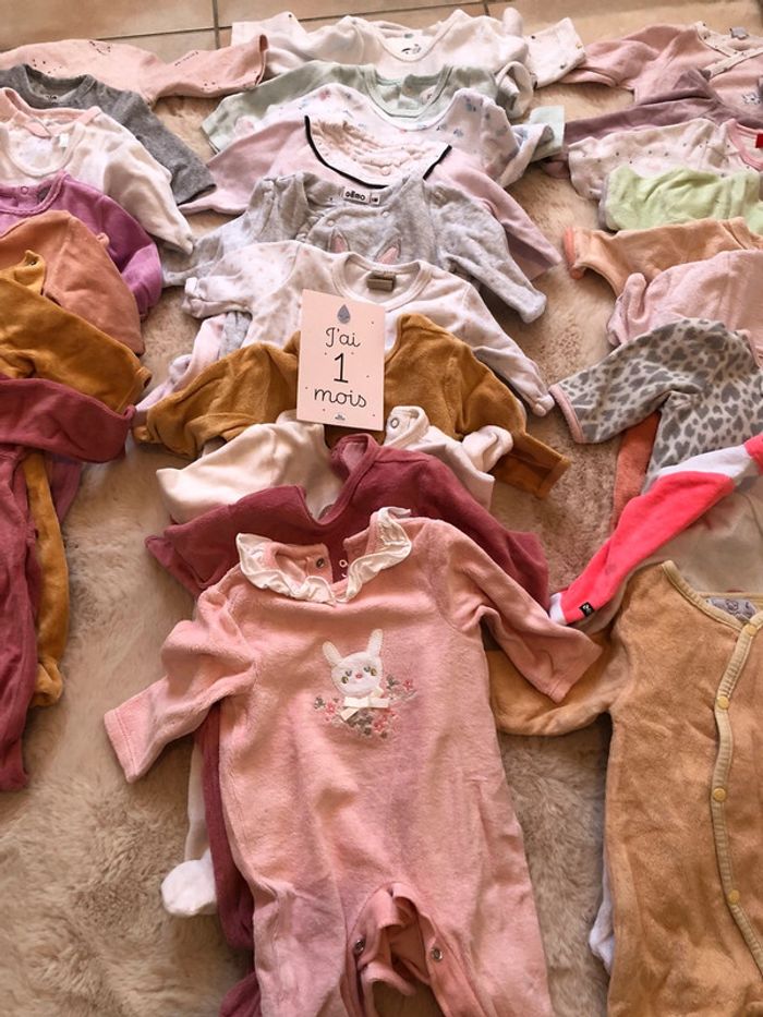 Lot 29 pyjamas 1 mois - photo numéro 3
