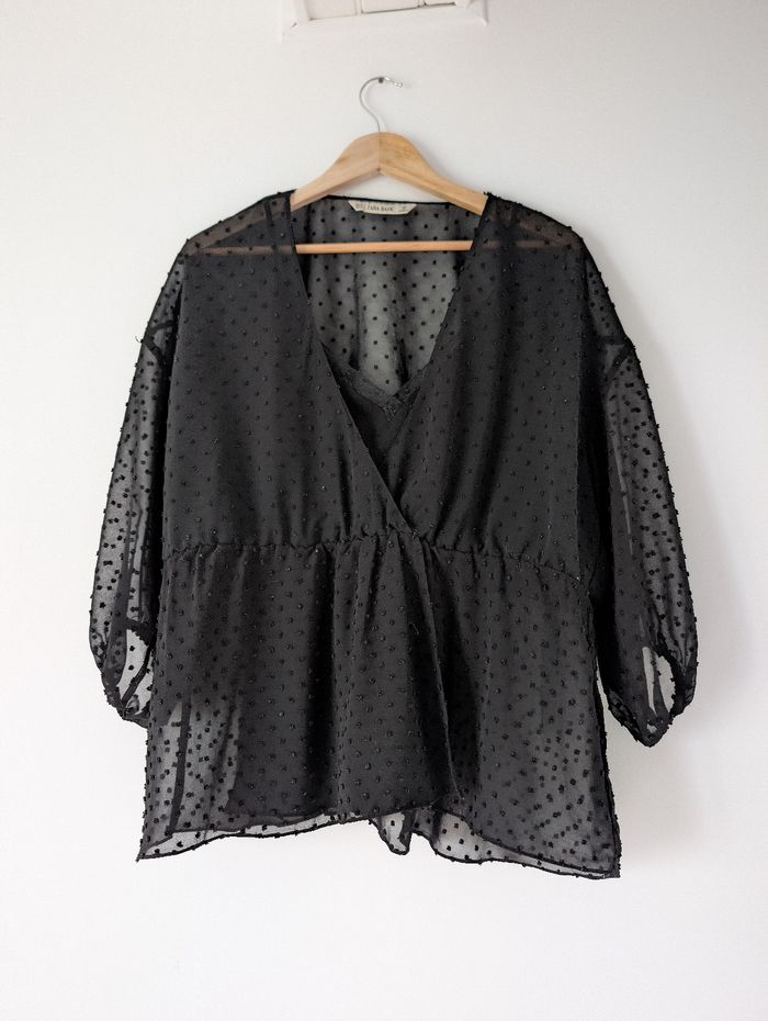 Blouse noire oversize fluide plumetis voilage moderne tendance automnale Zara Taille 36 S ( grand 34)
Très bon état - photo numéro 6