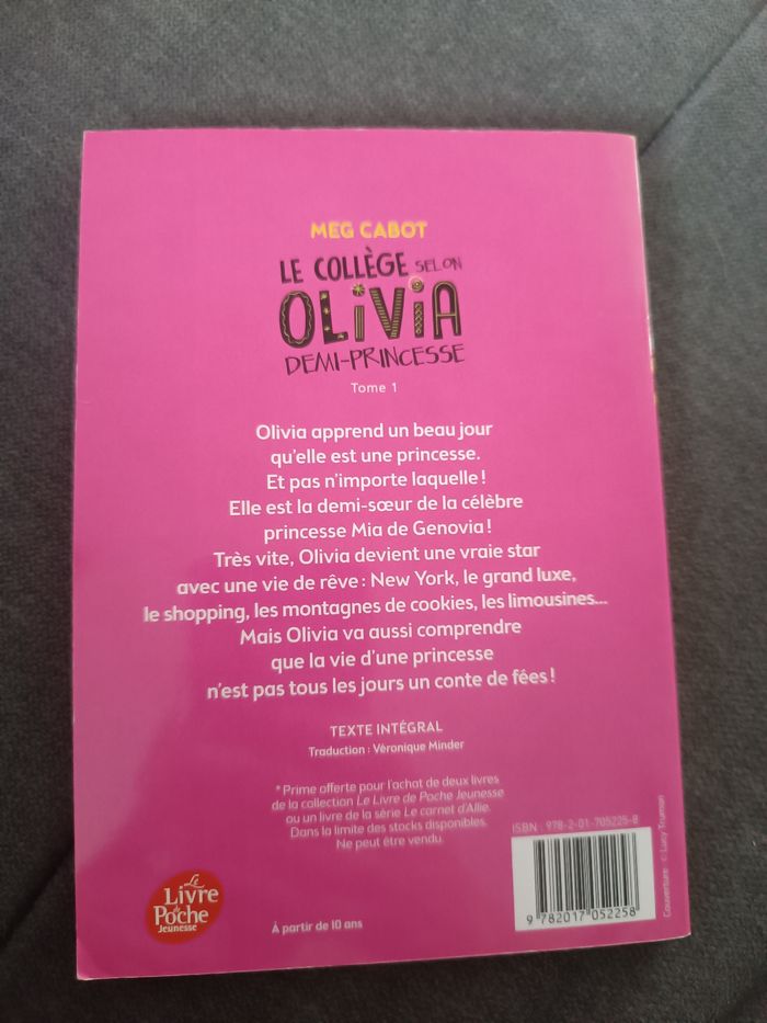 Livre le collège selon Olivia demi princesse - photo numéro 2