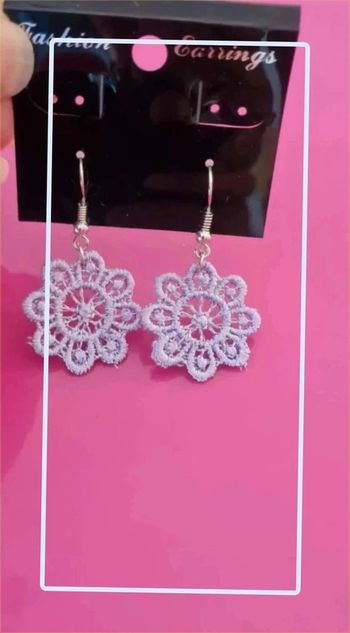 Boucle  d'oreilles  en  napperon