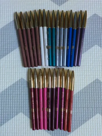Lot crayons yeux et contour des lèvres