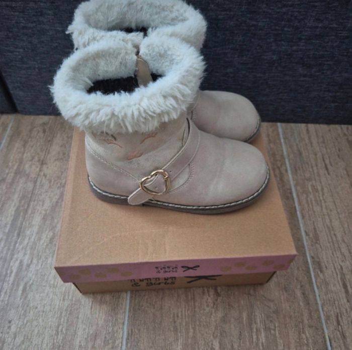 Bottes fourrée pointure 27 - photo numéro 2