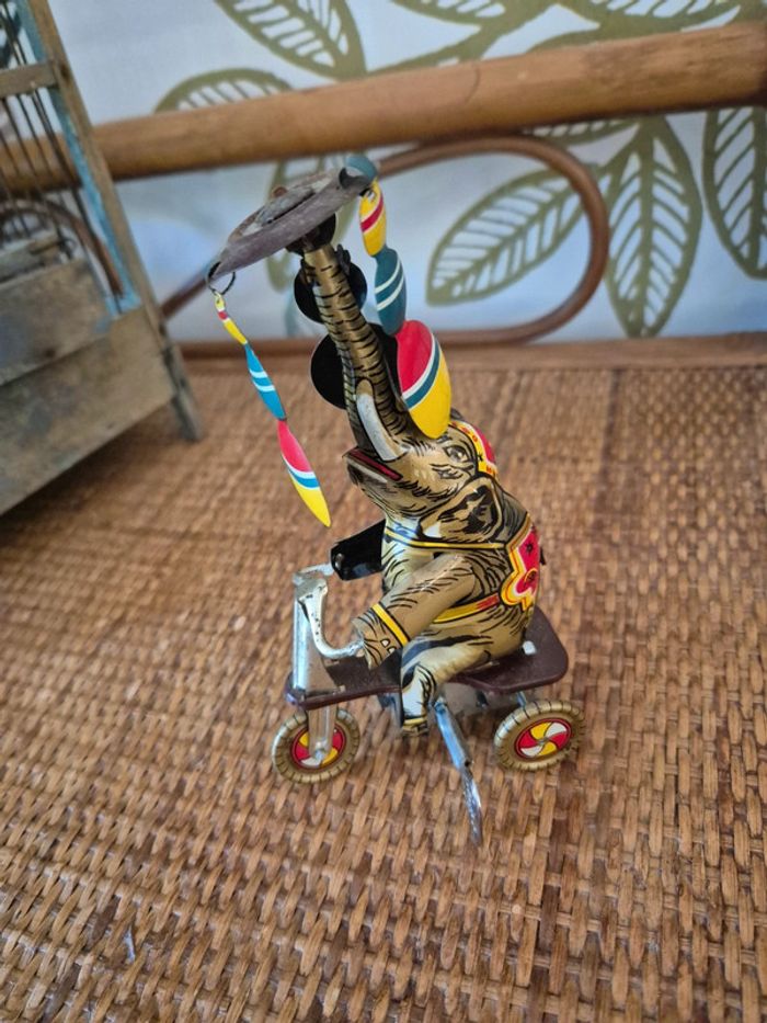 Ancien jouet en tôle mécanique