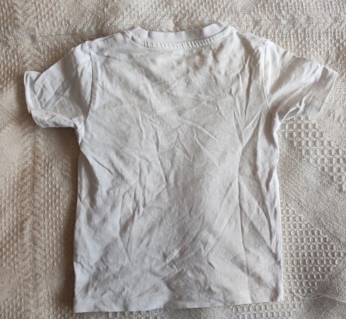 T-shirt Primark 18 24 mois - photo numéro 2