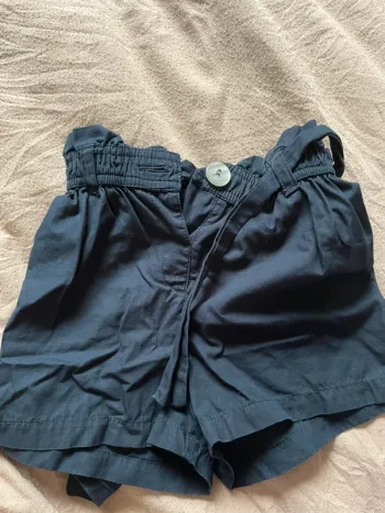 Short fille