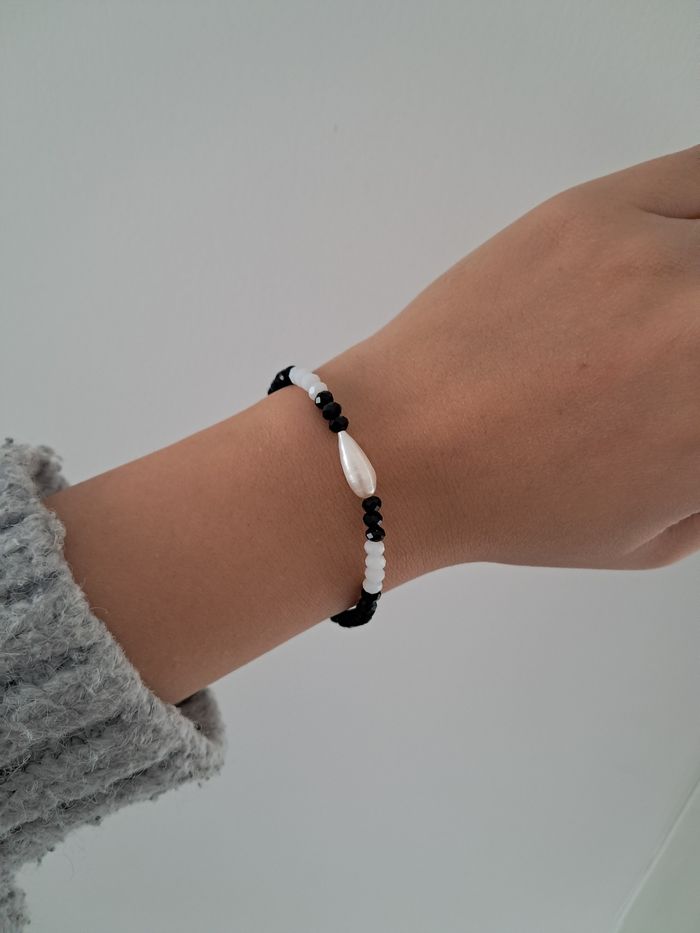 Bracelet noir et blanc