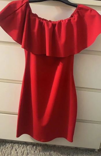 Très jolie robe épaule dénudées (taille 1)