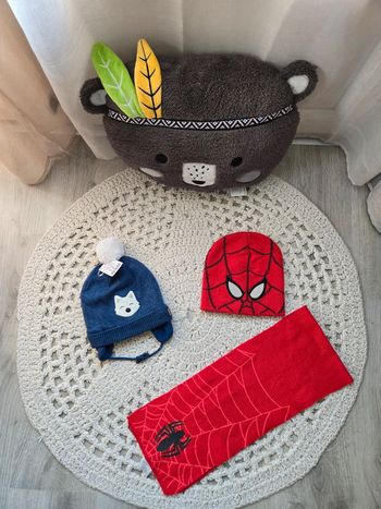 Boy: bonnets et écharpe Obaïbi + Spiderman 3 ans neufs