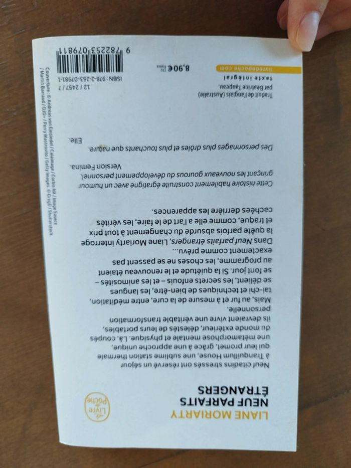 Neuf parfaits étrangers - photo numéro 2