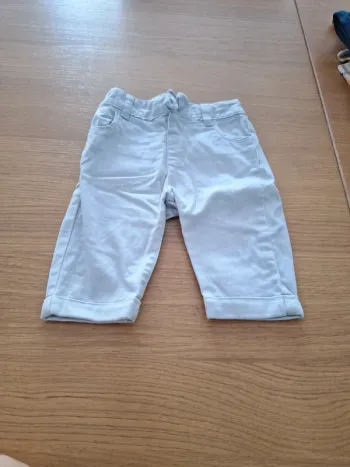Jeans gris clair avec petit noeud