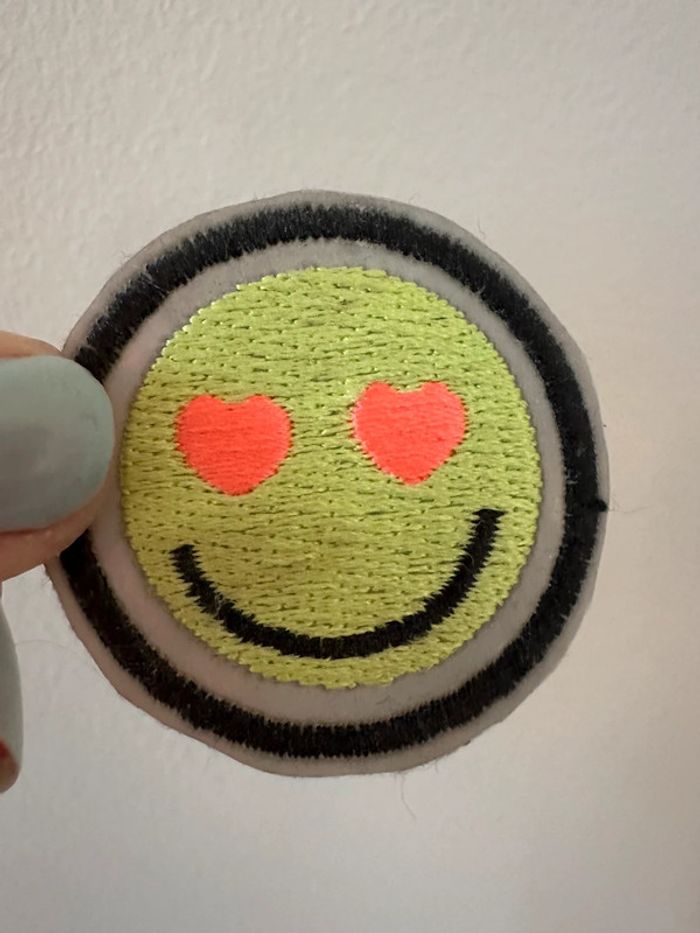 Pin’s smiley - photo numéro 2