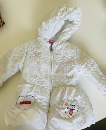 Jolie manteau taille 18 mois neuf