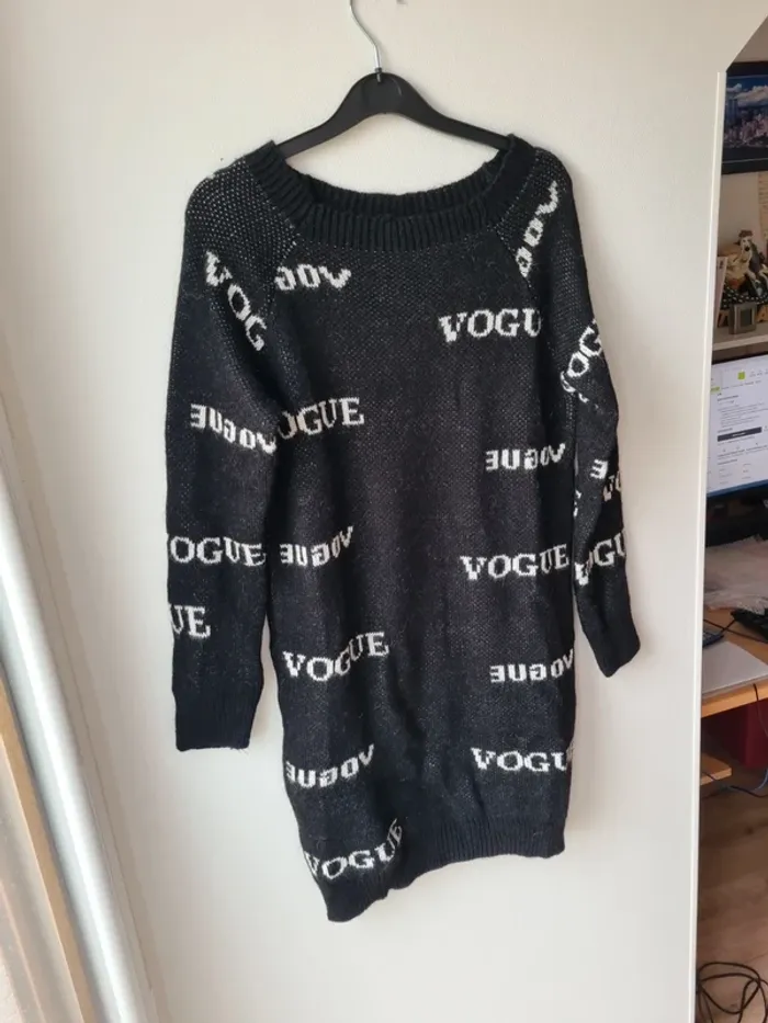 Robe pull noir vogue