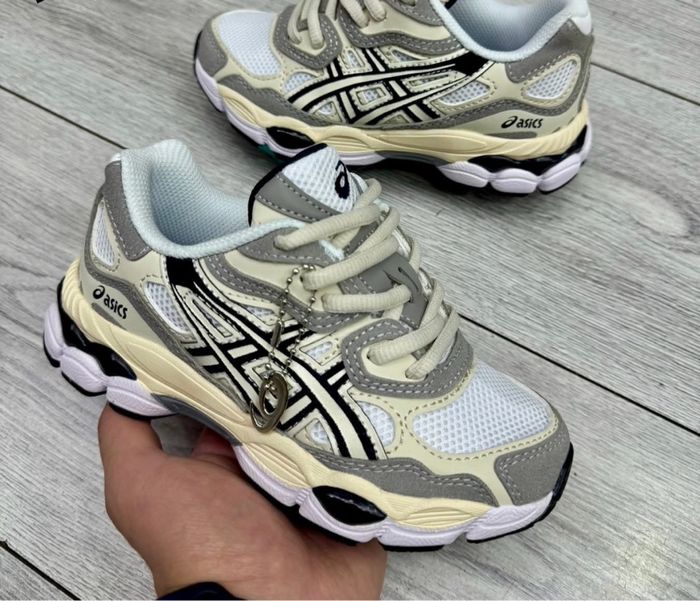 Asics beige