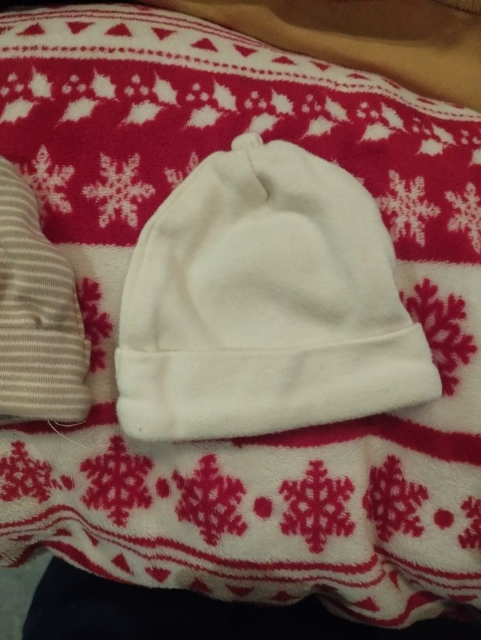 2 bonnets de naissance Kiabi neuf - photo numéro 4