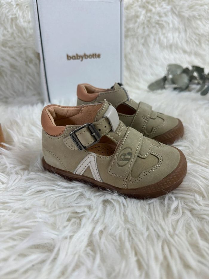 Paire de chaussures Babybotte taille 20 - photo numéro 2