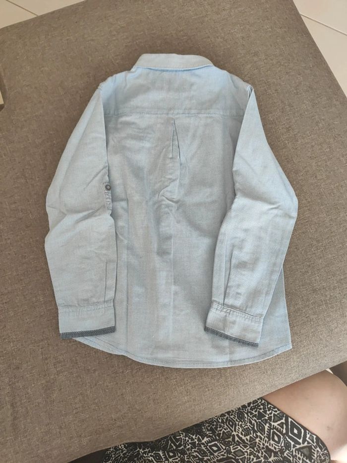 Chemise bleue et blanche Okaïdi 8 ans - photo numéro 4