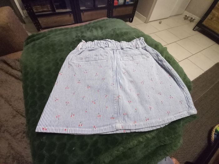 Jupe jeà rayé bleue et blanche vertbaudet 8 ans tbe - photo numéro 3