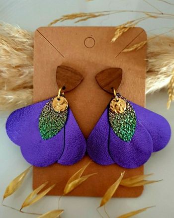 Boucles d'oreilles cuir violet métallisé 