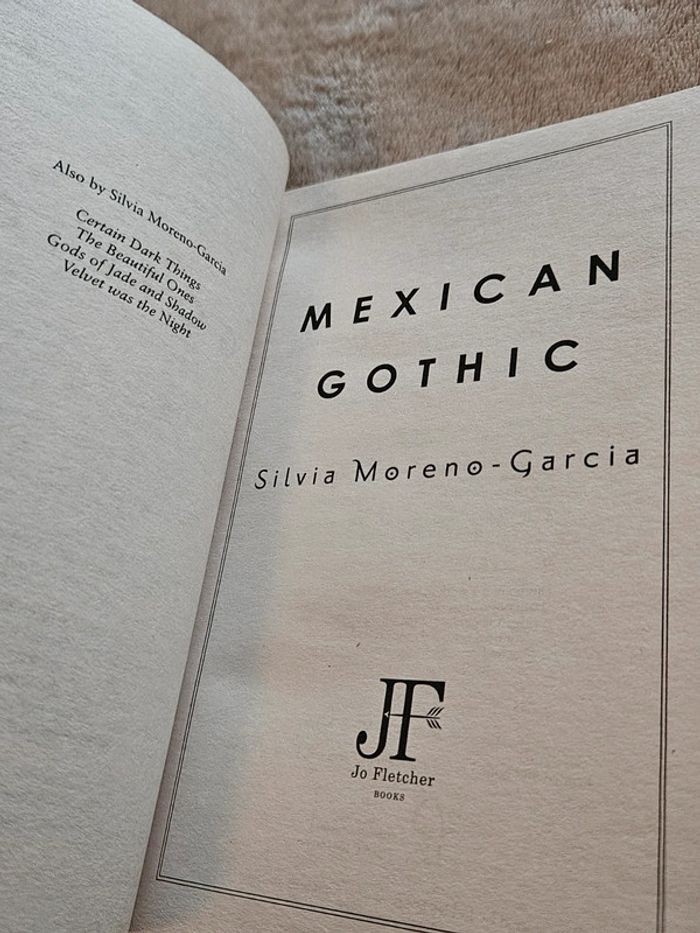 Livre Mexican Gothic V.O - photo numéro 5