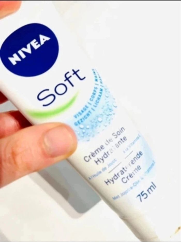 Somptueuse crème de soin nivea hydratante Neuf - photo numéro 3