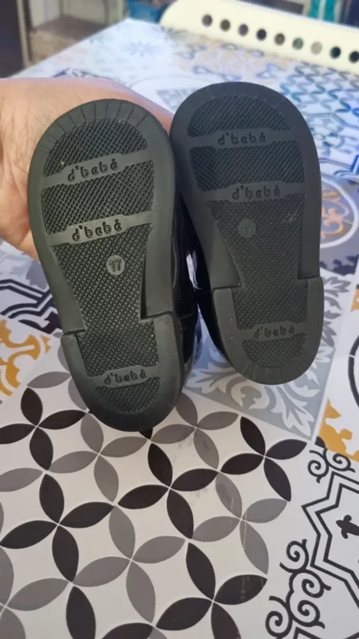 Petite chaussure de marché noir avec nœud vert taille 17 - photo numéro 10