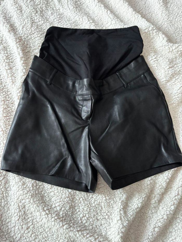 Short grossesse en similicuir taille 36 - photo numéro 2