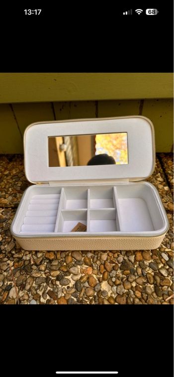 Boîte à bijoux blanche