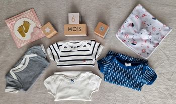 Lot de 4 bodies MC Petit Bateau 6M (BE avec défaut)