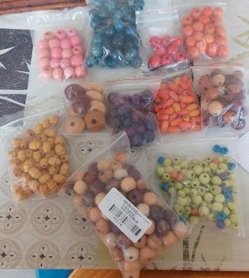 Lot 470 environ de perles en bois