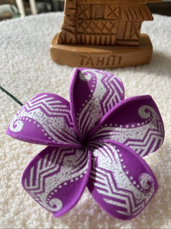 Fleur de Tipanier violet