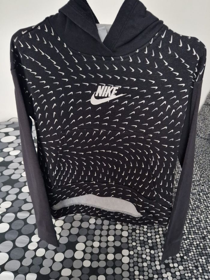 Sweat à capuche Nike noir à motifs – Taille L (146–156 cm) - photo numéro 2