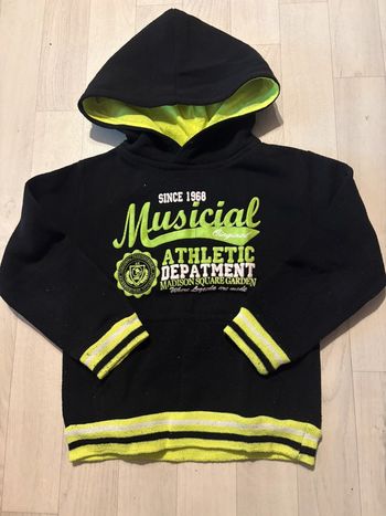 Sweat noir et jaune vert fluo, 6 ans bouloché
