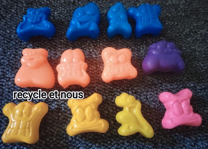 12 figurines vintage '' les jojos ''