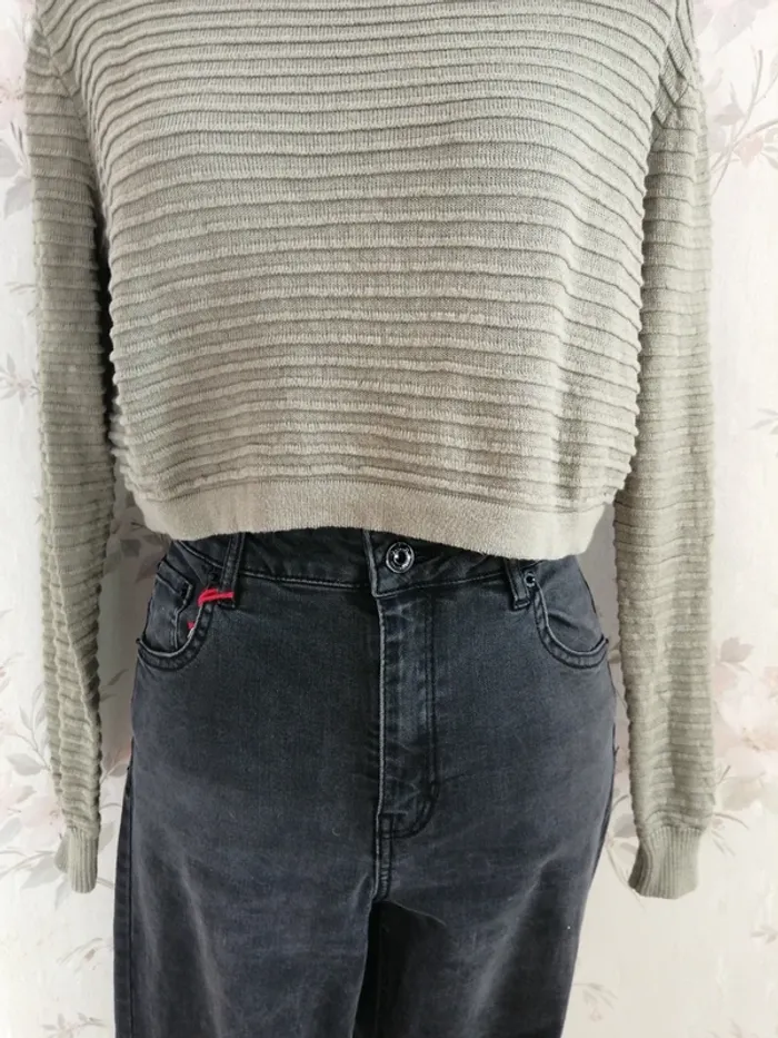 Pull crop top kaki avec lignes en relief / divided / (S) - photo numéro 5