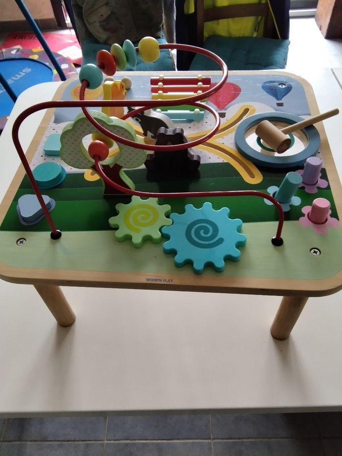 Table d'activités Les animaux de la forêt