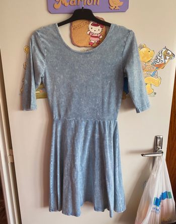 Robe patineuse bleue à manches 3/4, taille 12 ans, marque Kiabi.